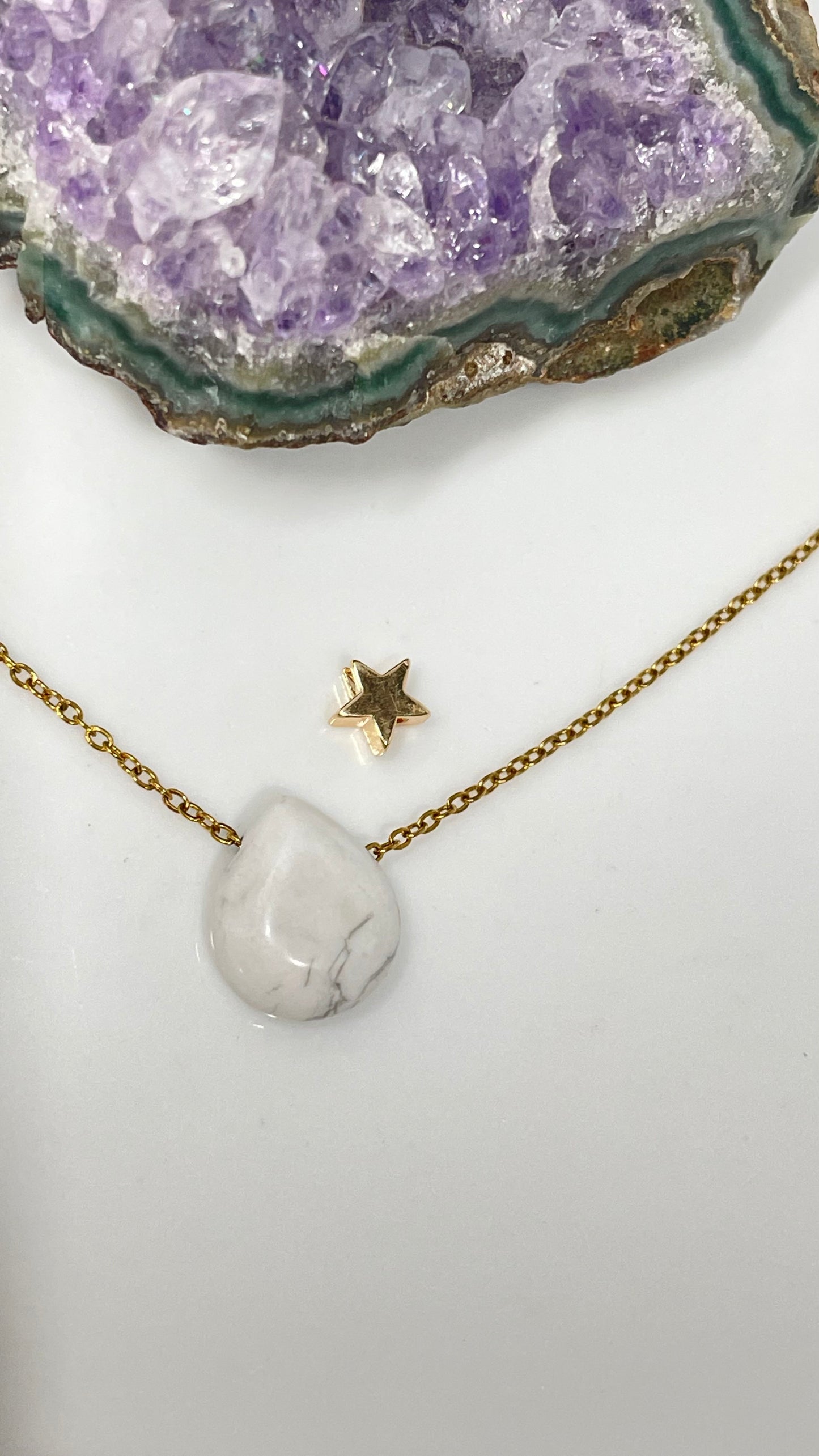 Collar Gota de Howlita