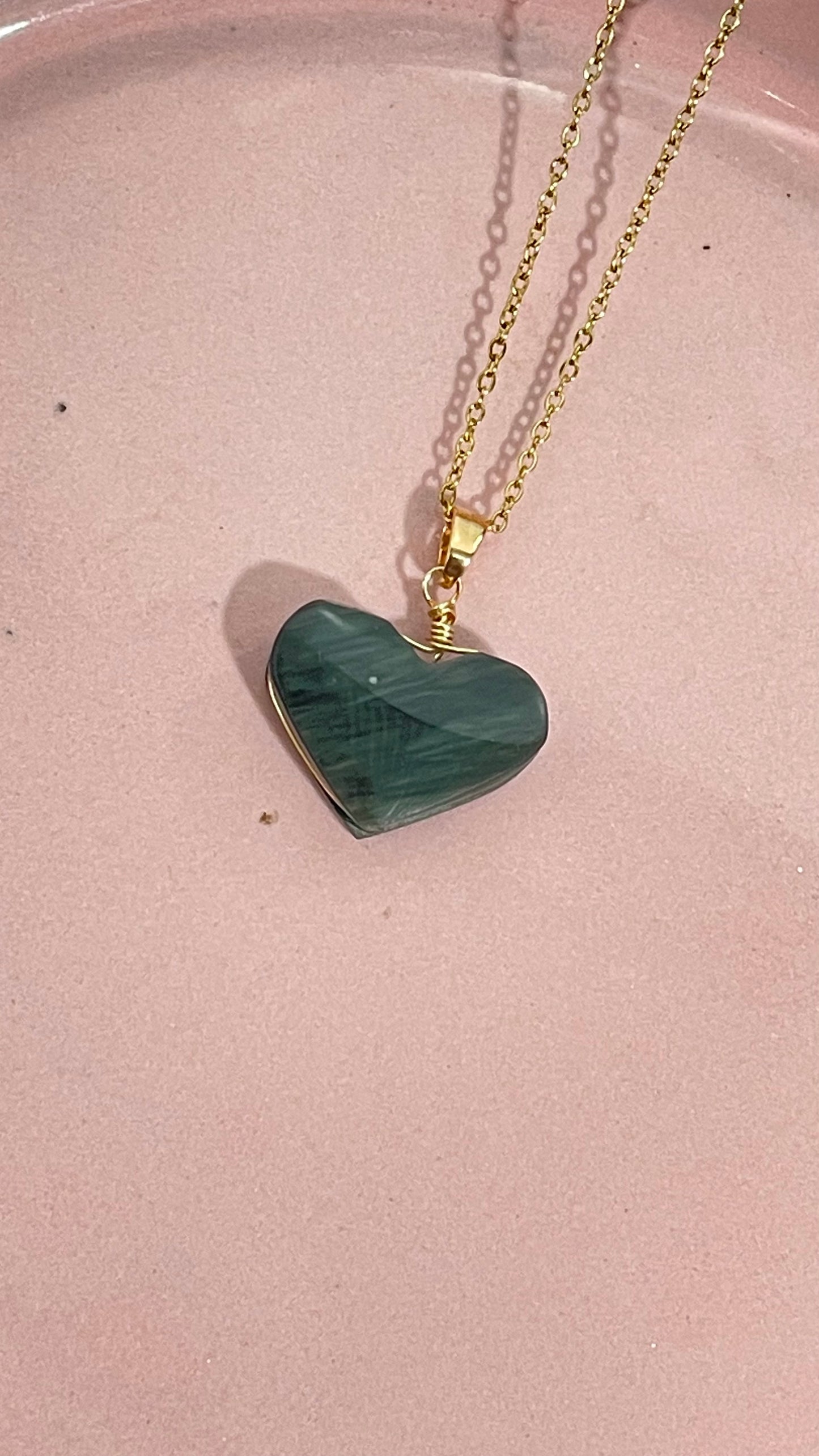 Collar Corazón Ranurado de Obsidiana Trapiche -Temporada de Brujas-