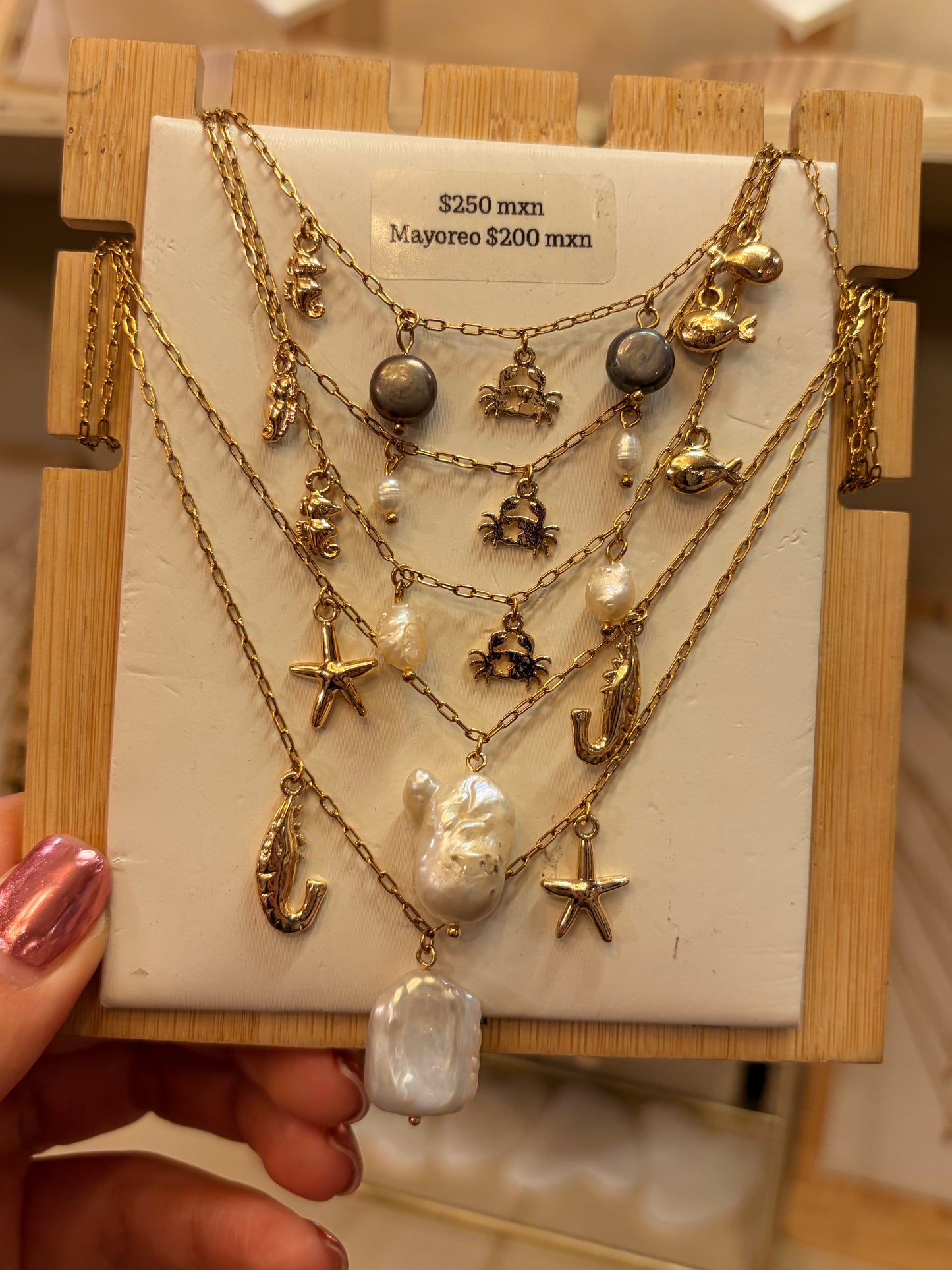 Stock de $100 pesitos• Collares Marinos Varios