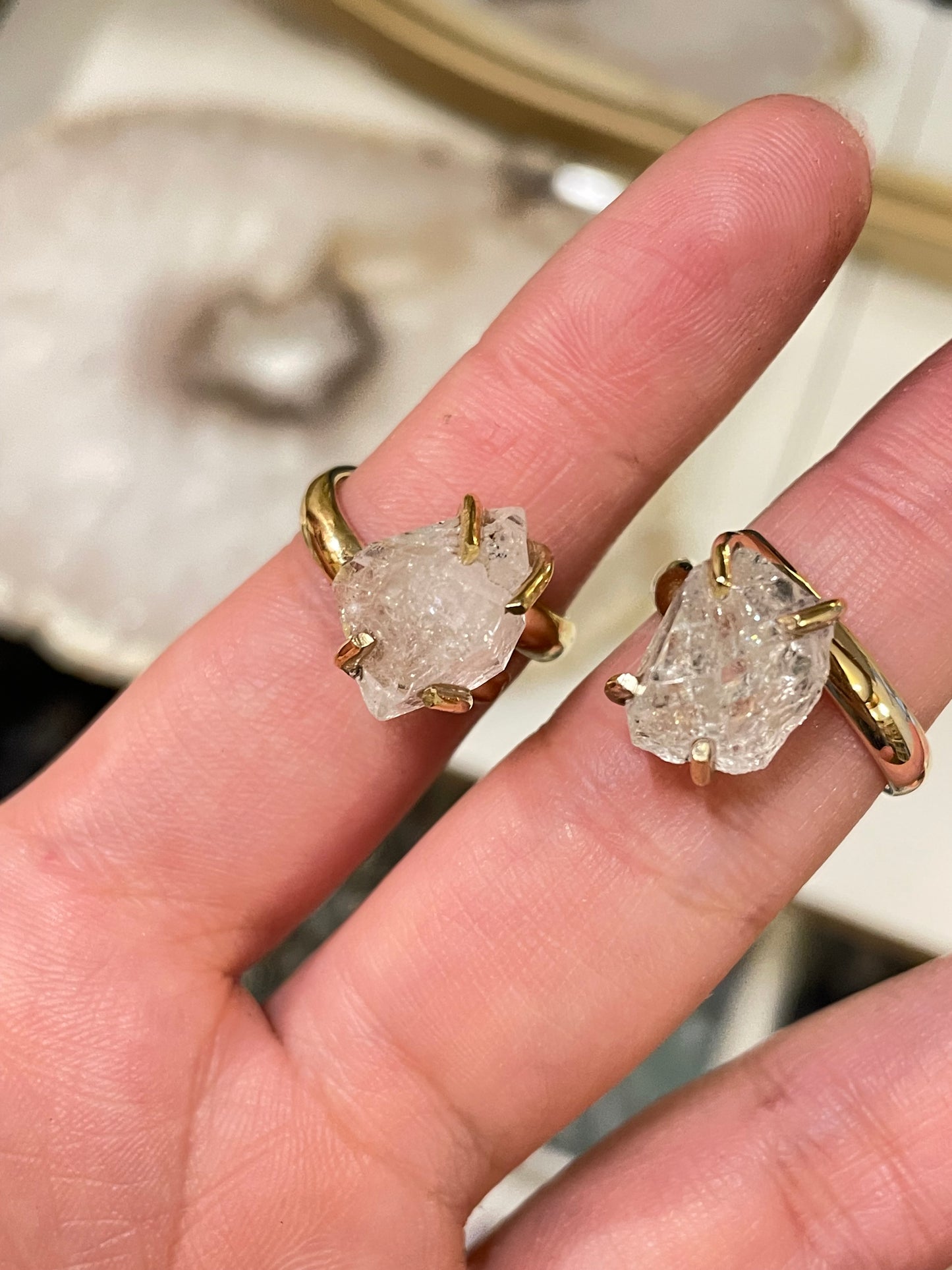 Anillo Herkimer Garras Dorado