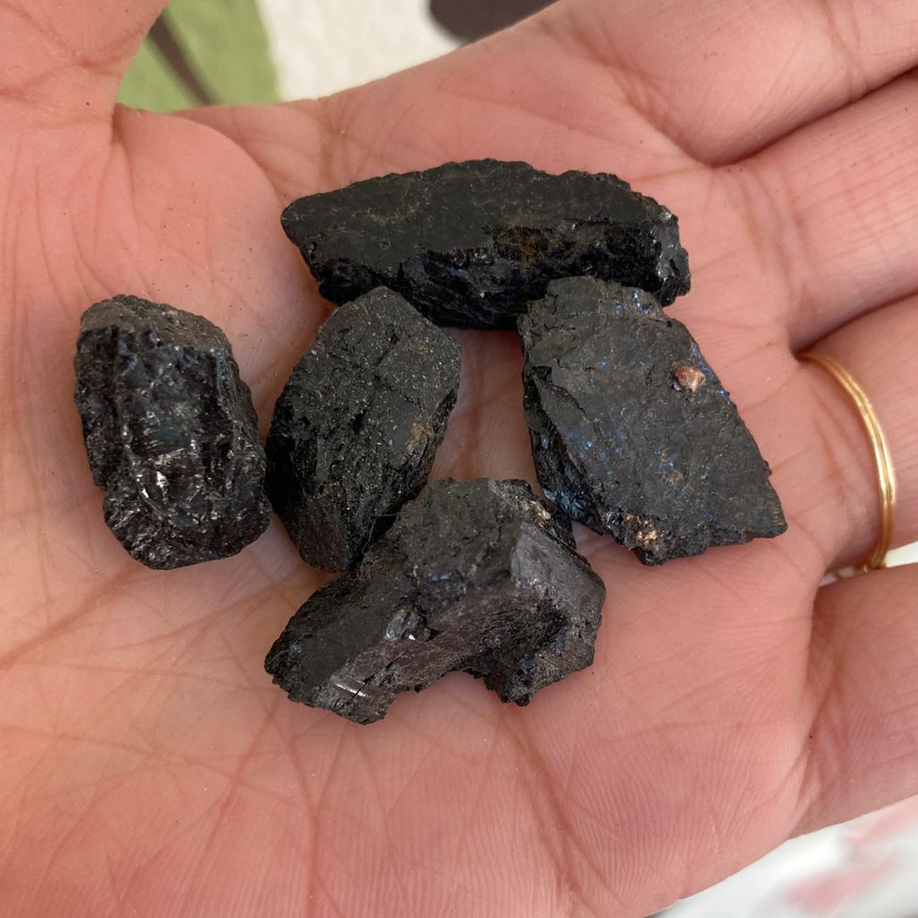 Turmalina Negra en Bruto