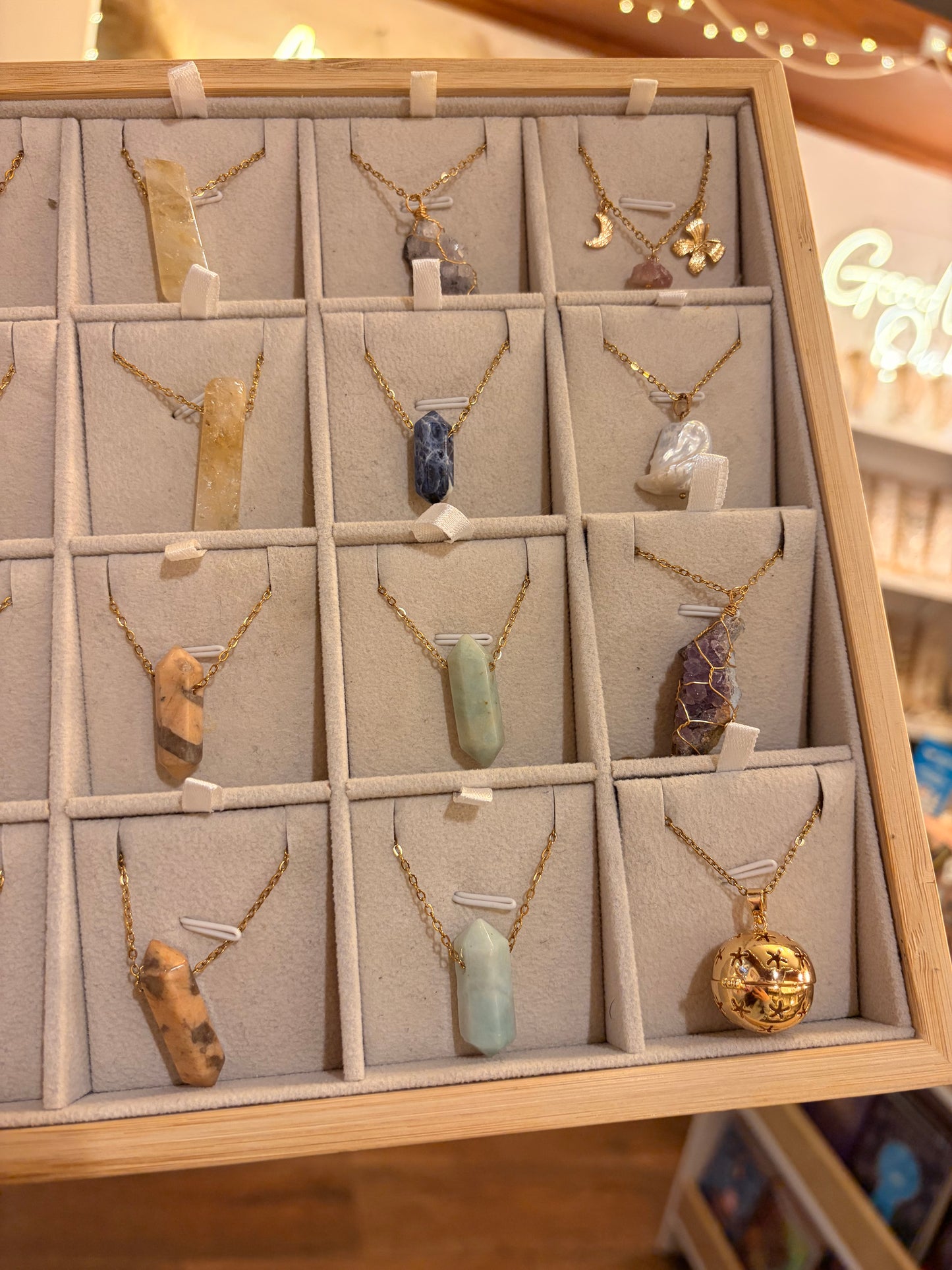 Stock de $100 pesitos•Collares Varios
