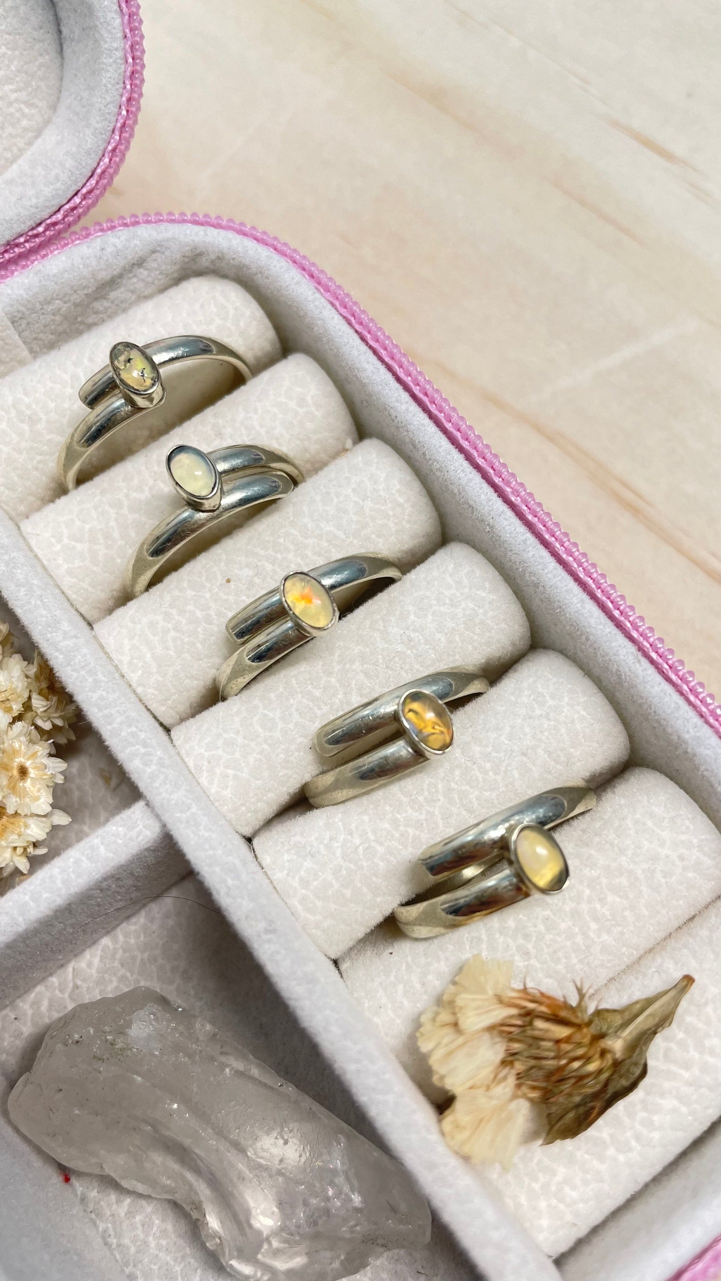 Anillo Ópalo Etíope