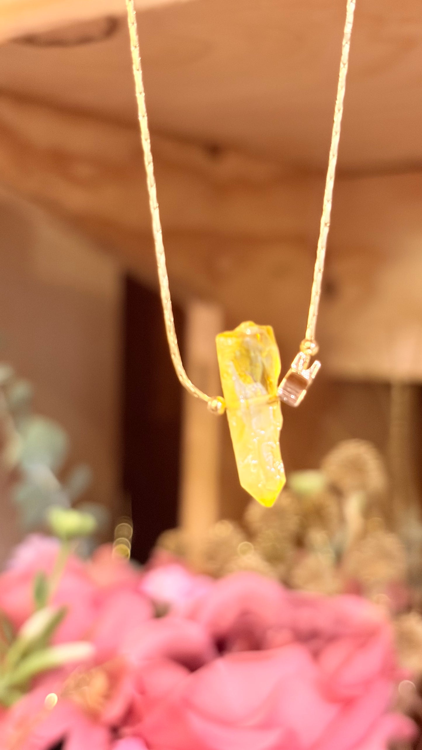 Collar Cuarzo Aura Amarillo⭐️ Brillos de Universo