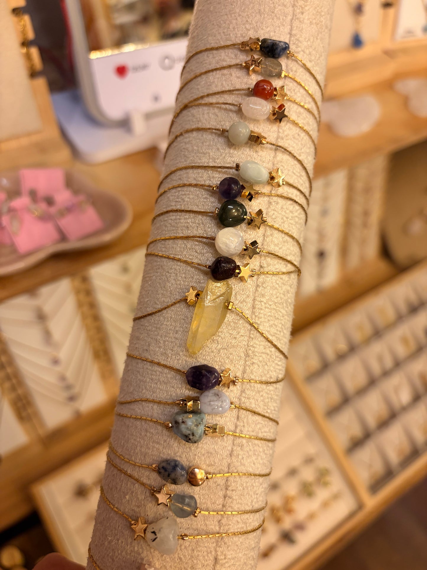 Stock de $100 pesitos• Pulseras Brillos de Universo