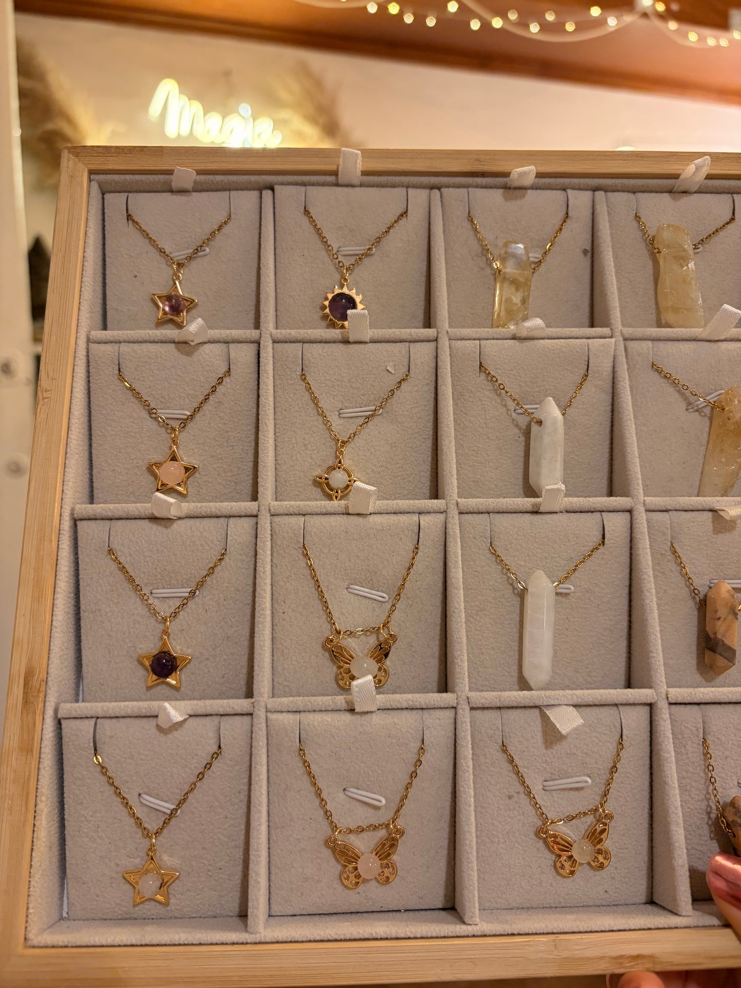 Stock de $100 pesitos•Collares Varios