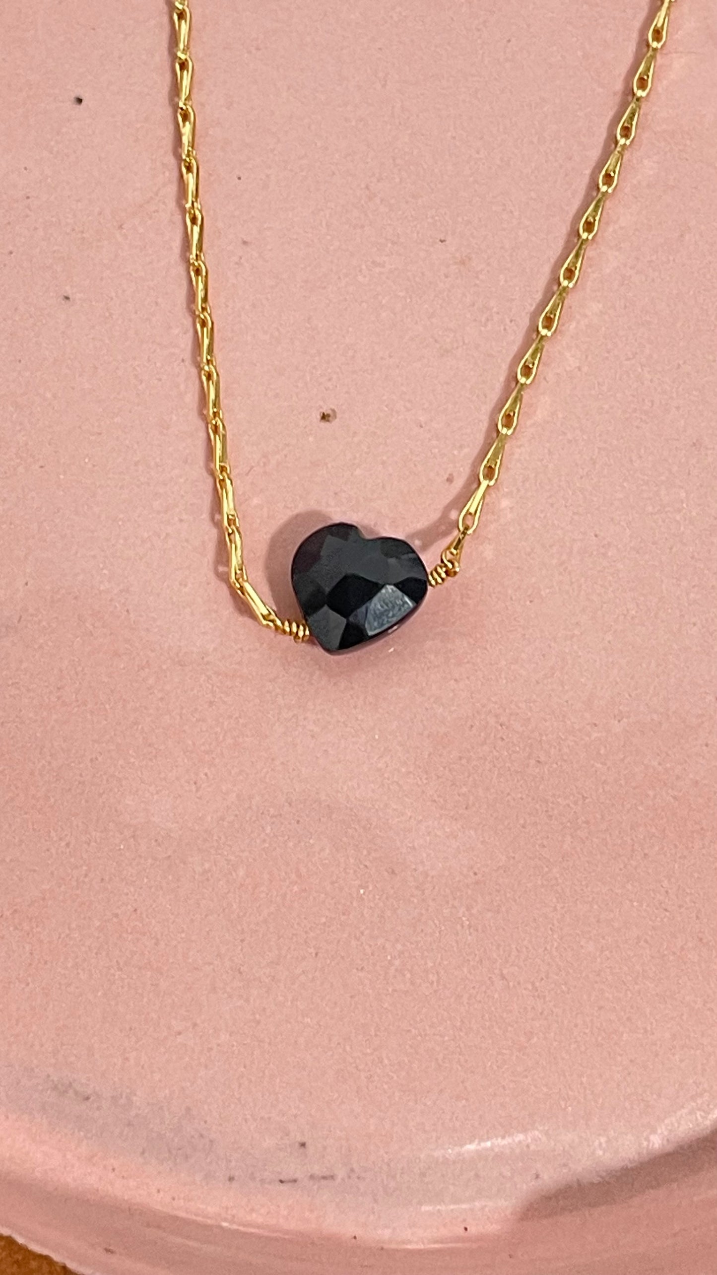 Collar Corazón Transversal de Obsidiana Facetada -Temporada de Brujas-