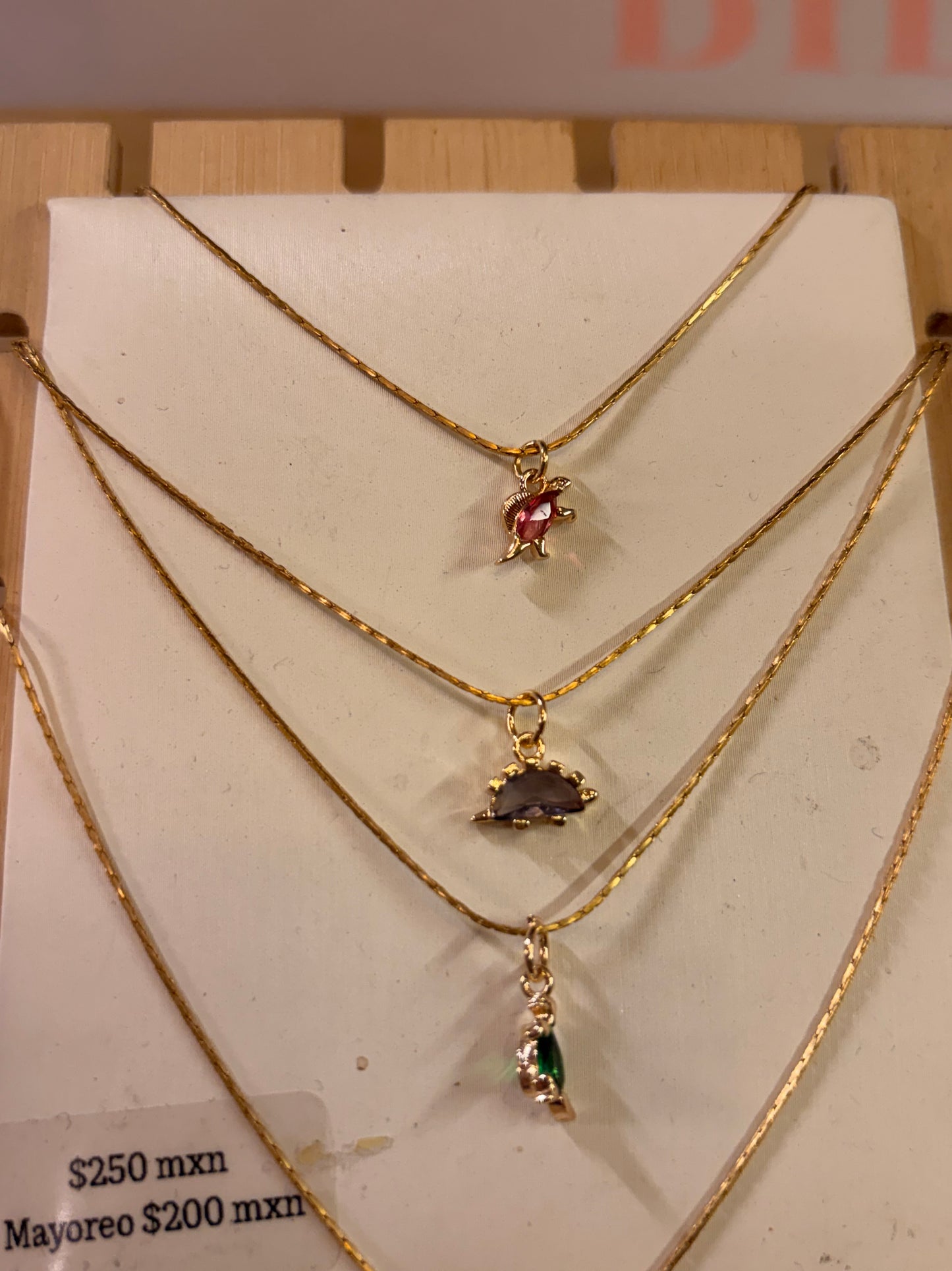 Stock de $100 pesitos•Dinosaurios Zirconia