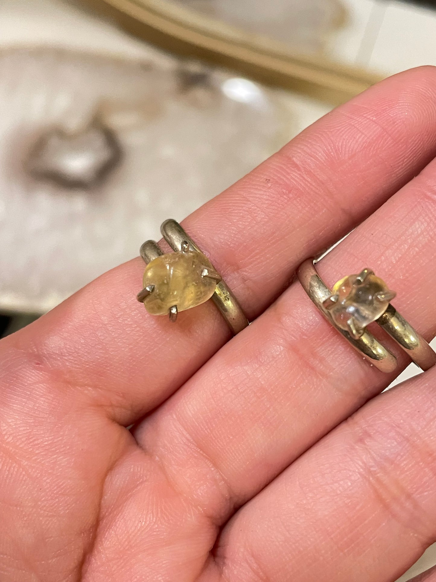 Anillo Citrino Garras Plateado