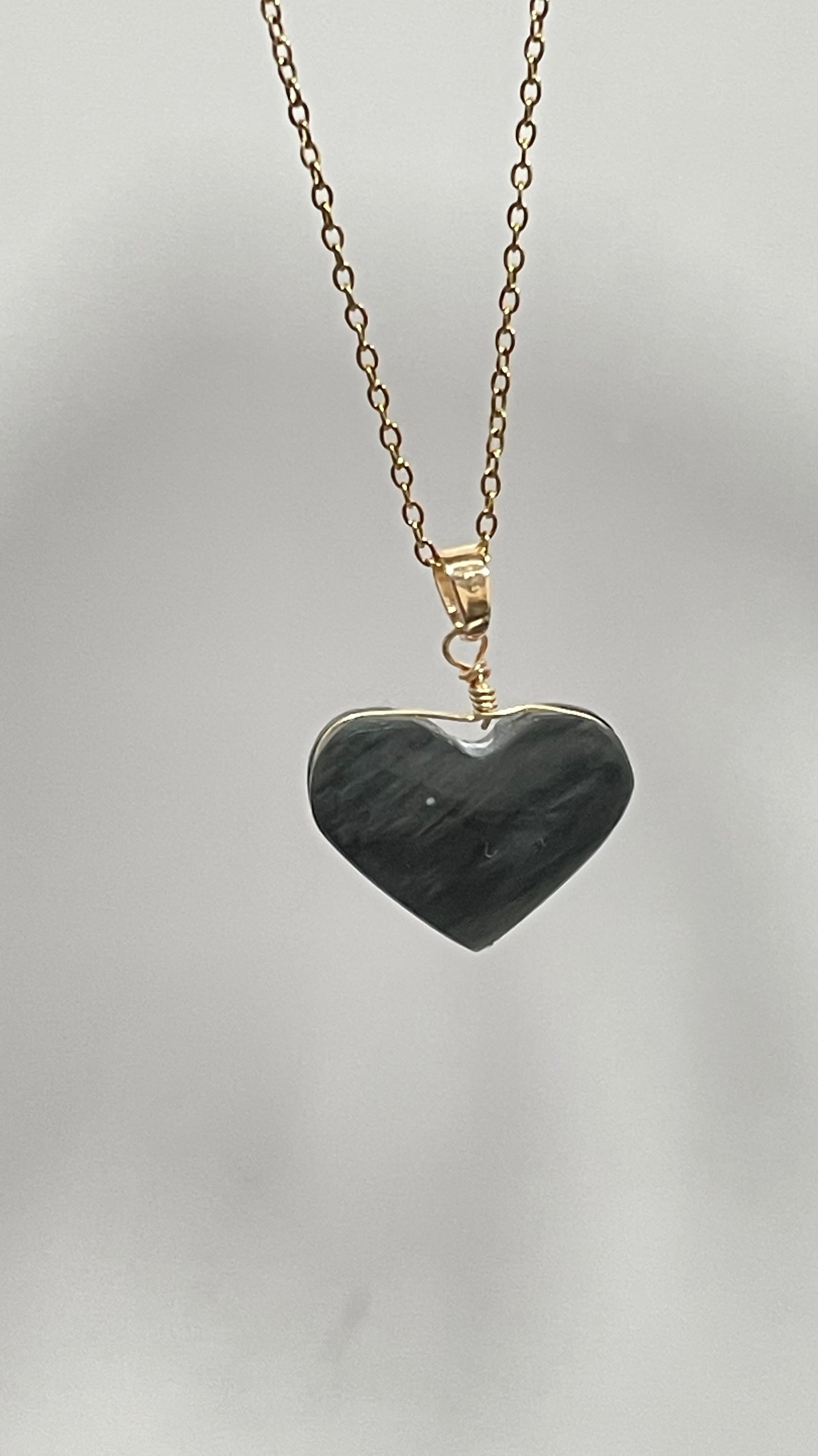 Collar Corazón Ranurado de Obsidiana Trapiche -Temporada de Brujas-