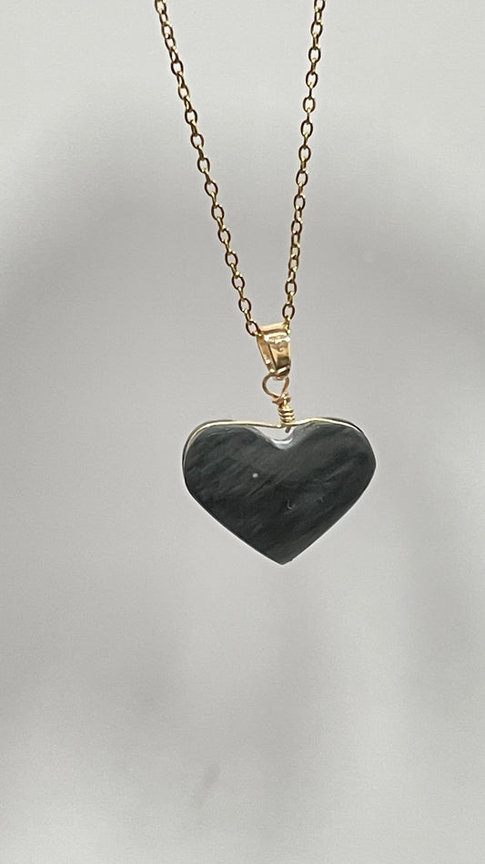 Collar Corazón Ranurado de Obsidiana Trapiche -Temporada de Brujas-