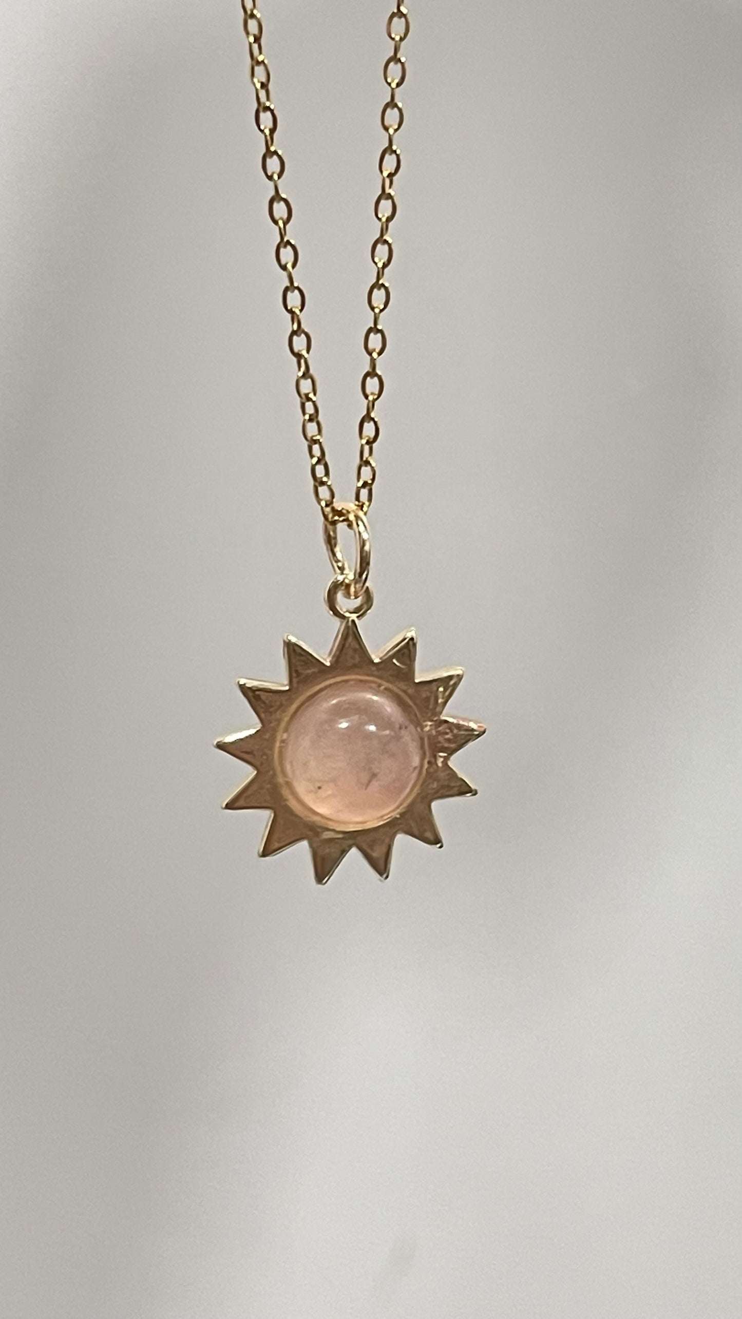 Collar Sol de Cuarzo Rosa