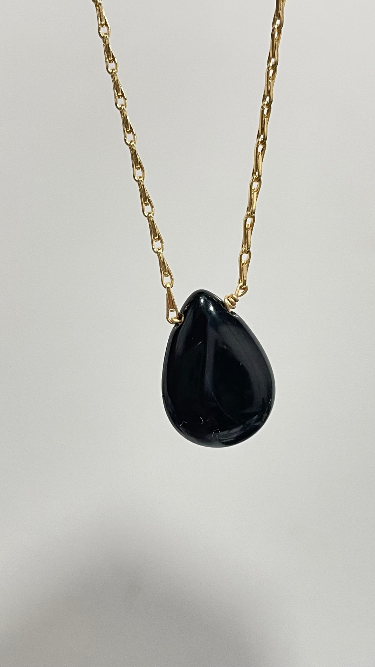 Collar Gota de Obsidiana -Temporada de Brujas-