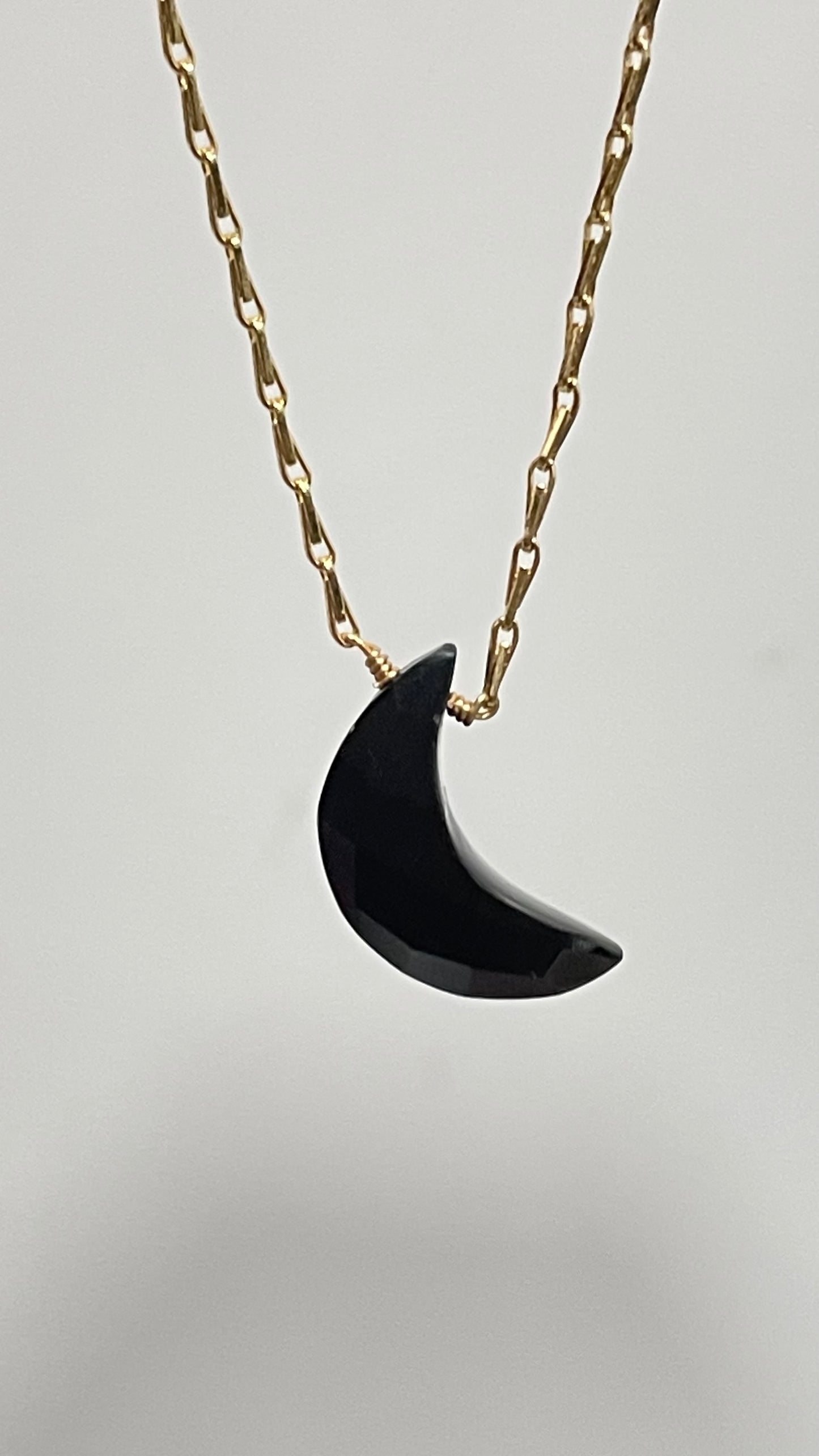 Collar Luna de Obsidiana Facetada -Temporada de Brujas-