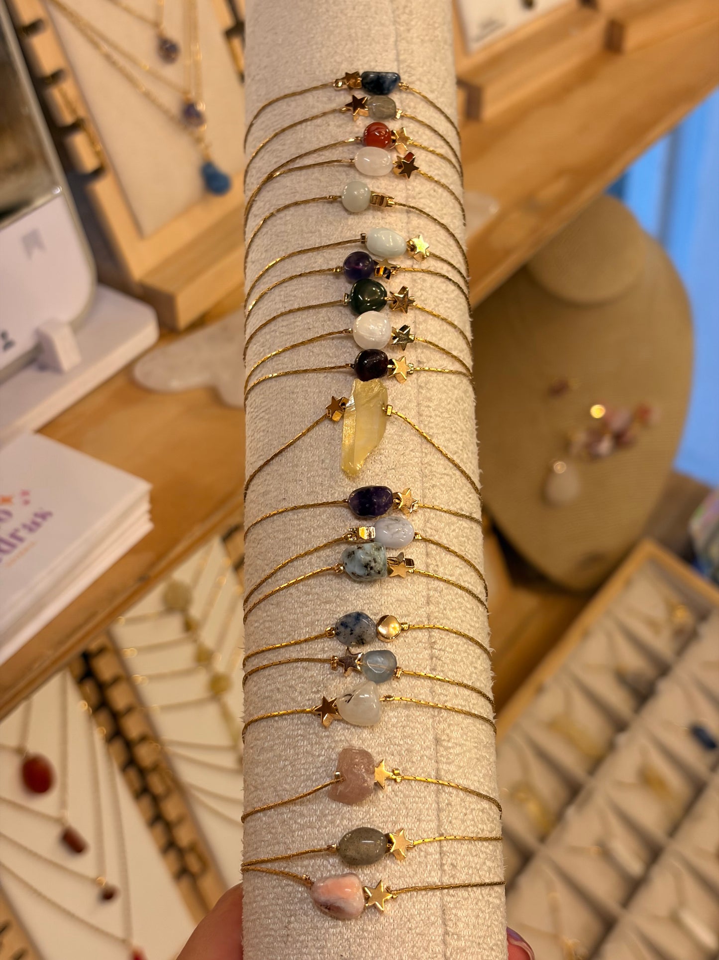 Stock de $100 pesitos• Pulseras Brillos de Universo