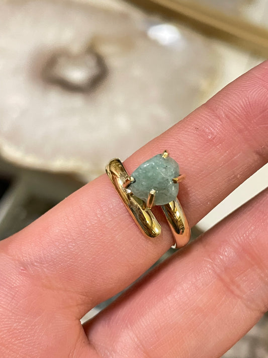 Anillo Cuarzo Verde Garras Dorado