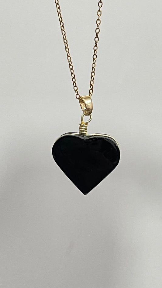 Collar Corazón Ranurado de Obsidiana -Temporada de Brujas-