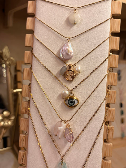 Stock de $100 pesitos•Collares Varios