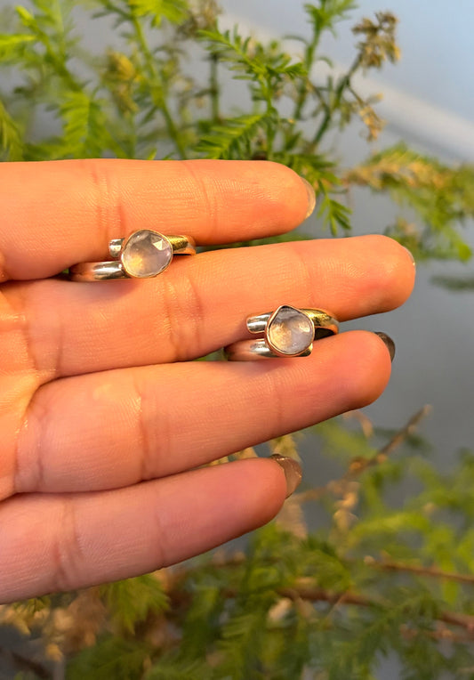 Anillo Cuarzo Rosa Gota