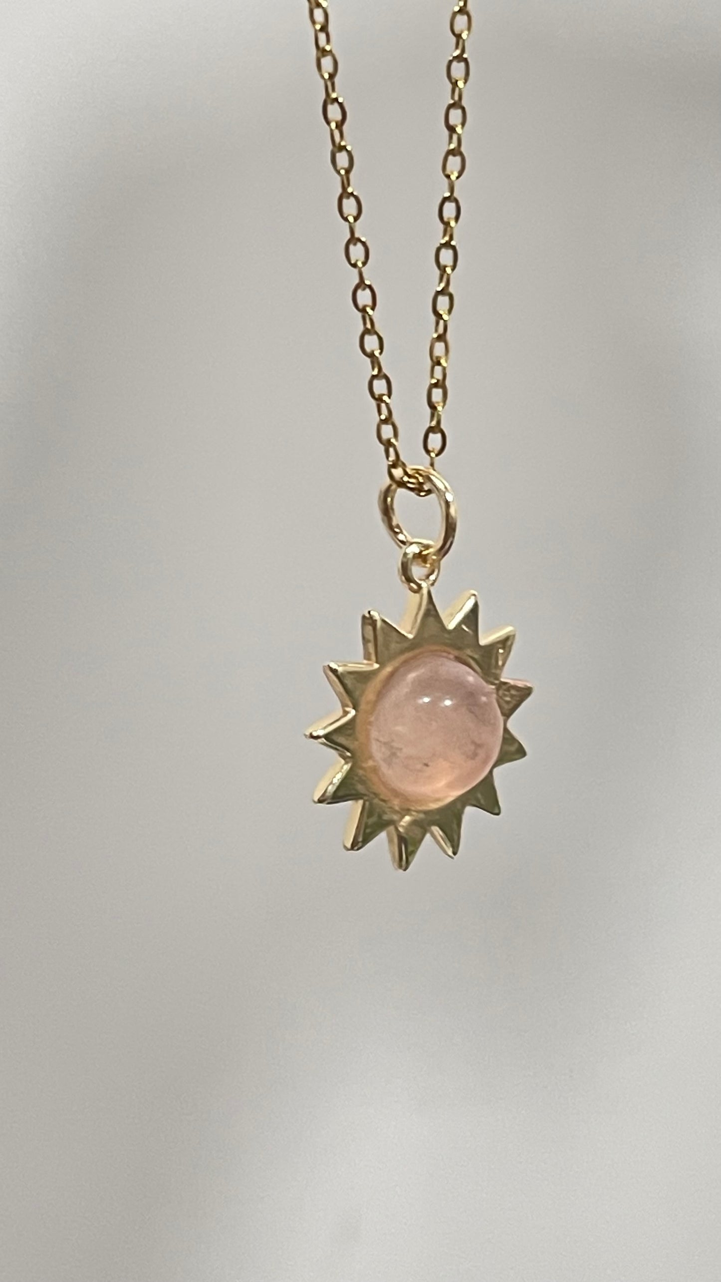 Collar Sol de Cuarzo Rosa