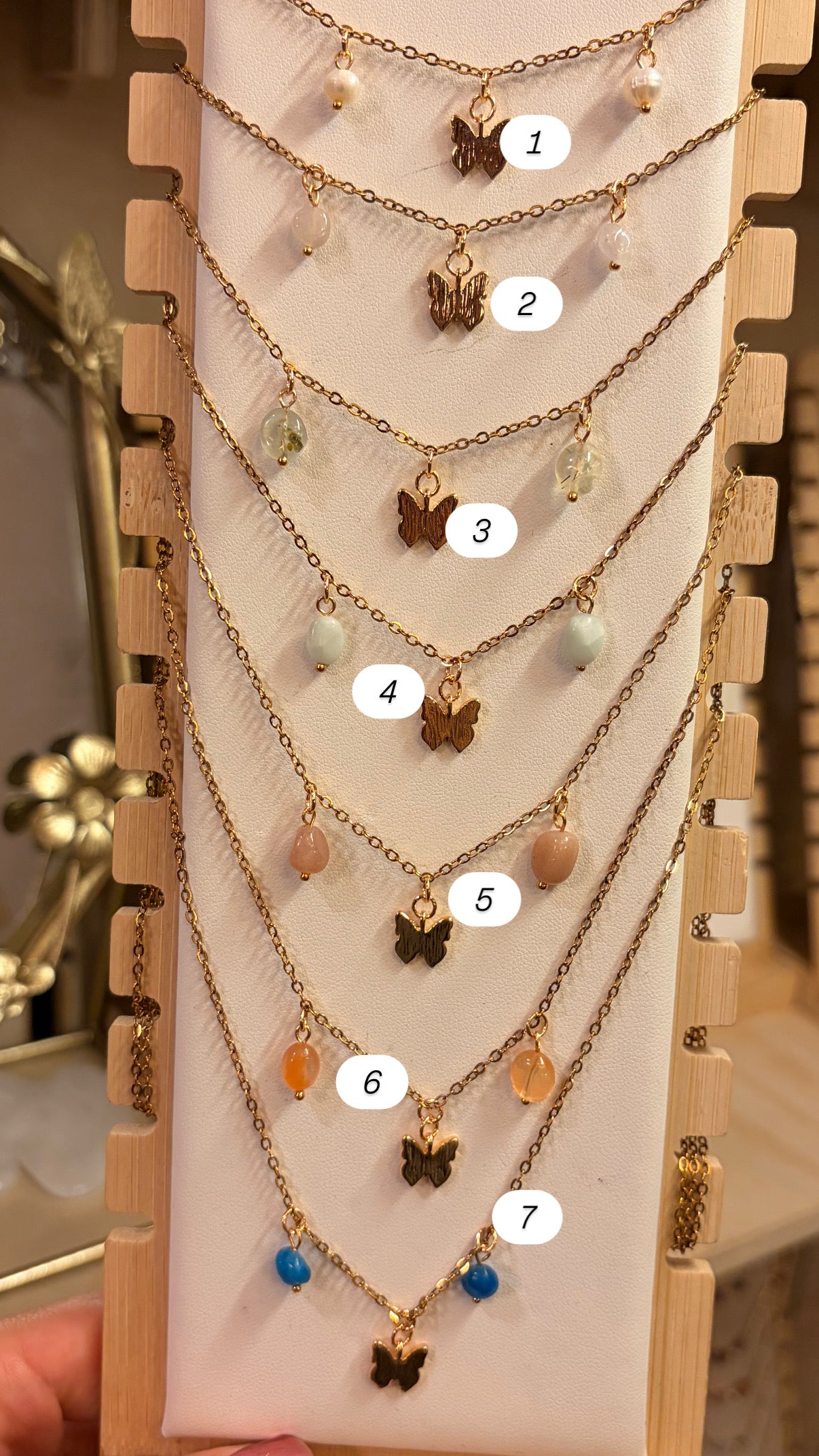 Stock de $100 pesitos• Collar Mini Mariposa