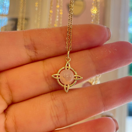 Collar Nudo de Bruja Cuarzo Rosa